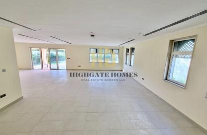 Villa - 4 - 5 for rent in District 3 - Jumeirah Park - Dubai