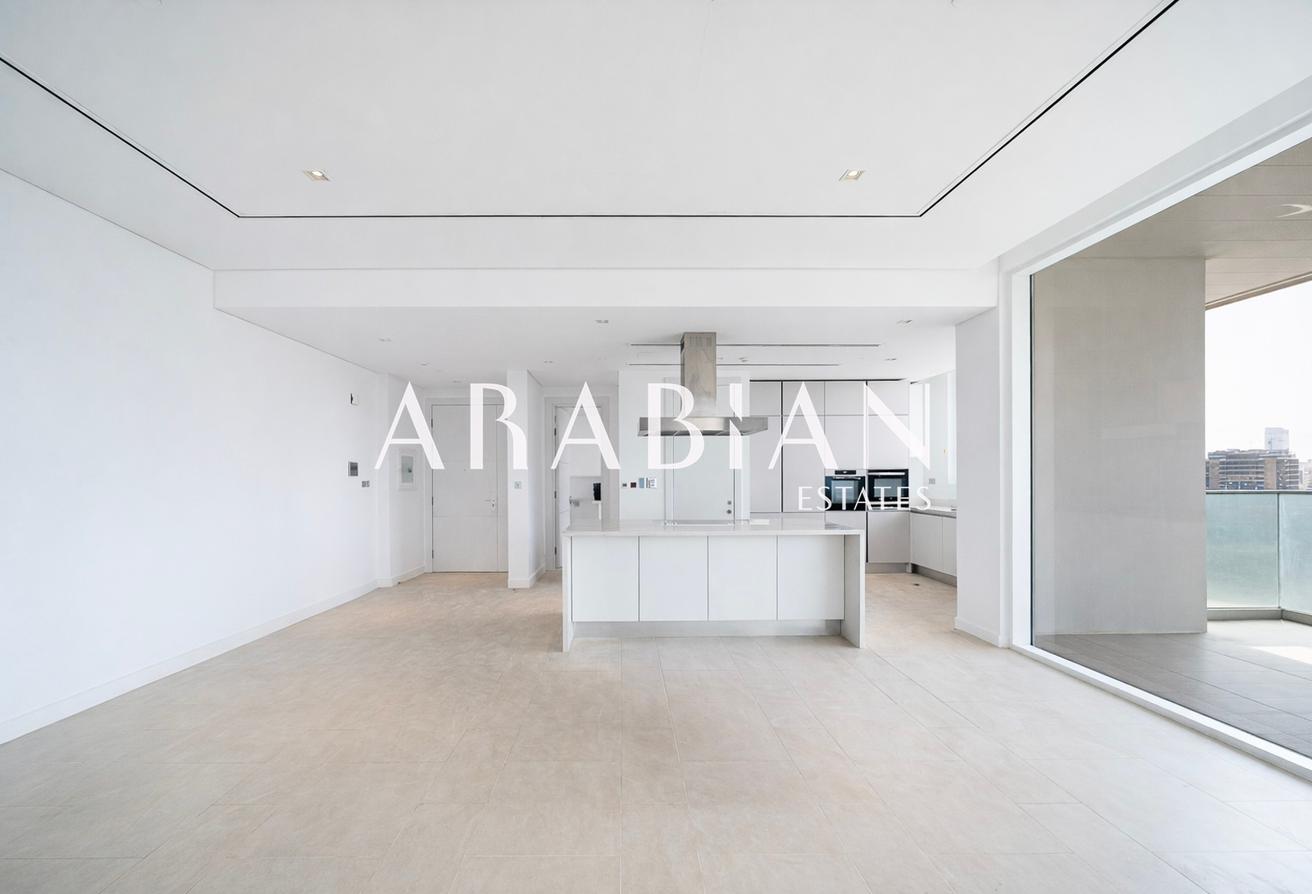 Luxury | Large Layout | Vacant photo 2
