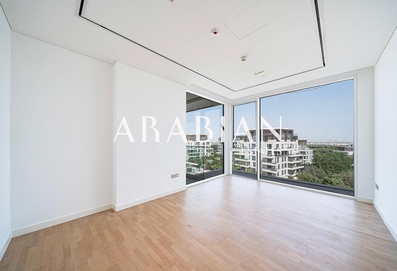 Luxury | Large Layout | Vacant photo 9