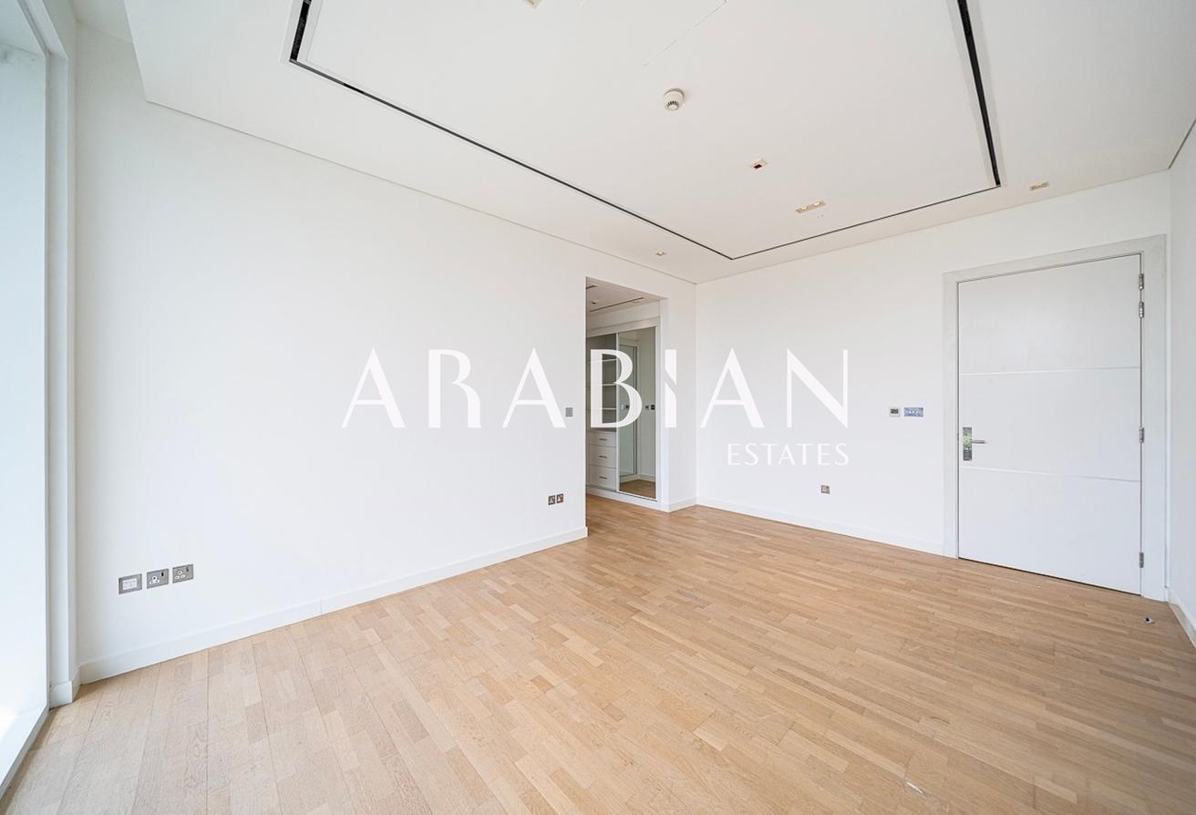 Luxury | Large Layout | Vacant photo 7