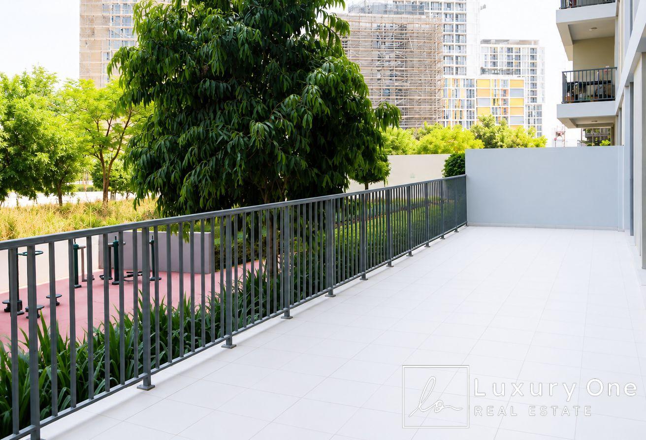 BRIGHT | HUGE TERRACE | COMMUNITY VIEW photo 13