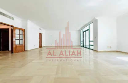 Apartment - 4 Bedrooms - 5 Bathrooms for rent in Corniche Road - Abu Dhabi