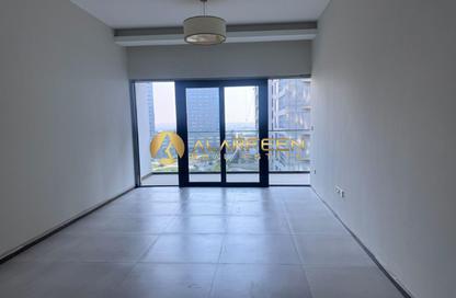 Apartment - Studio - 1 for rent in SOL Bay - Business Bay - Dubai Apartment - Studio - 1 for rent in SOL Bay - Business Bay - Dubai