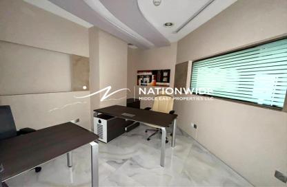 Office Space - Studio - 4 Bathrooms for rent in Bay Square Building 3 - Bay Square - Business Bay - Dubai