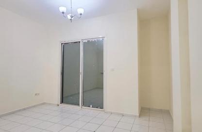 شقة - غرفة نوم - 2 حمامات للايجار في 02 زد - طراز إنجليزي - المدينة العالمية - دبي شقة - غرفة نوم - 2 حمامات للايجار في 02 زد - طراز إنجليزي - المدينة العالمية - دبي