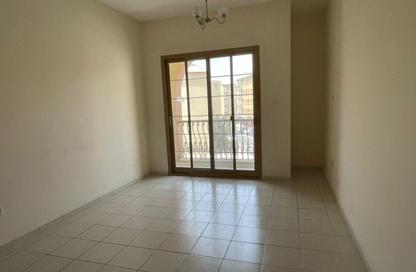شقة - غرفة نوم - 2 حمامات للايجار في 02 زد - طراز إنجليزي - المدينة العالمية - دبي شقة - غرفة نوم - 2 حمامات للايجار في 02 زد - طراز إنجليزي - المدينة العالمية - دبي