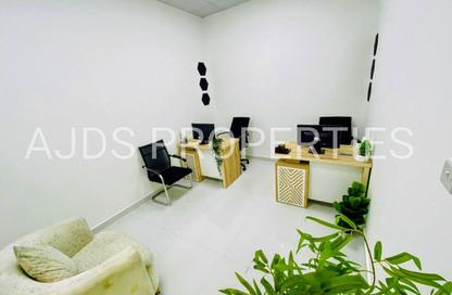 Office Space - Studio - 1 Bathroom for rent in Red Avenue - Al Garhoud - Dubai