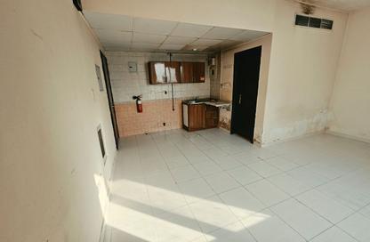 Apartment - Studio - 1 for rent in Fire Station Road - Muwaileh - Sharjah