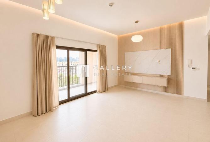 Upgraded | Low Floor | Spacious