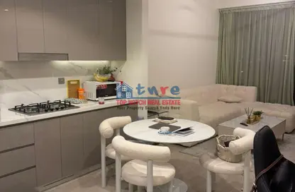 شقة - غرفة نوم - 2 حمامات للايجار في فرهاد عزيزي ريزيدنس - الجداف - دبي