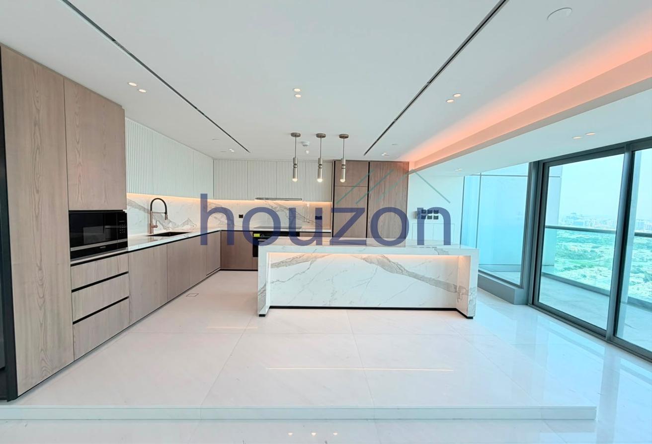 Upgraded Duplex 3BR+M/R Penthouse | Iconic Views photo 4