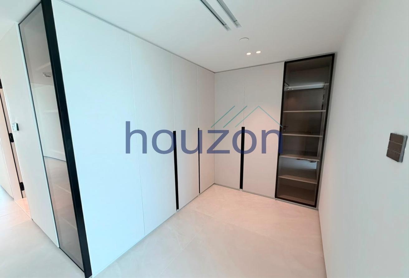 Upgraded Duplex 3BR+M/R Penthouse | Iconic Views photo 12