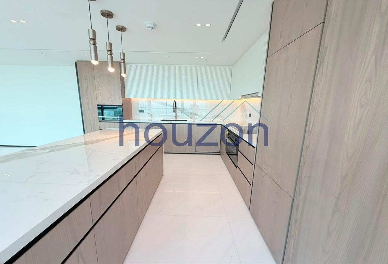 Upgraded Duplex 3BR+M/R Penthouse | Iconic Views photo 5