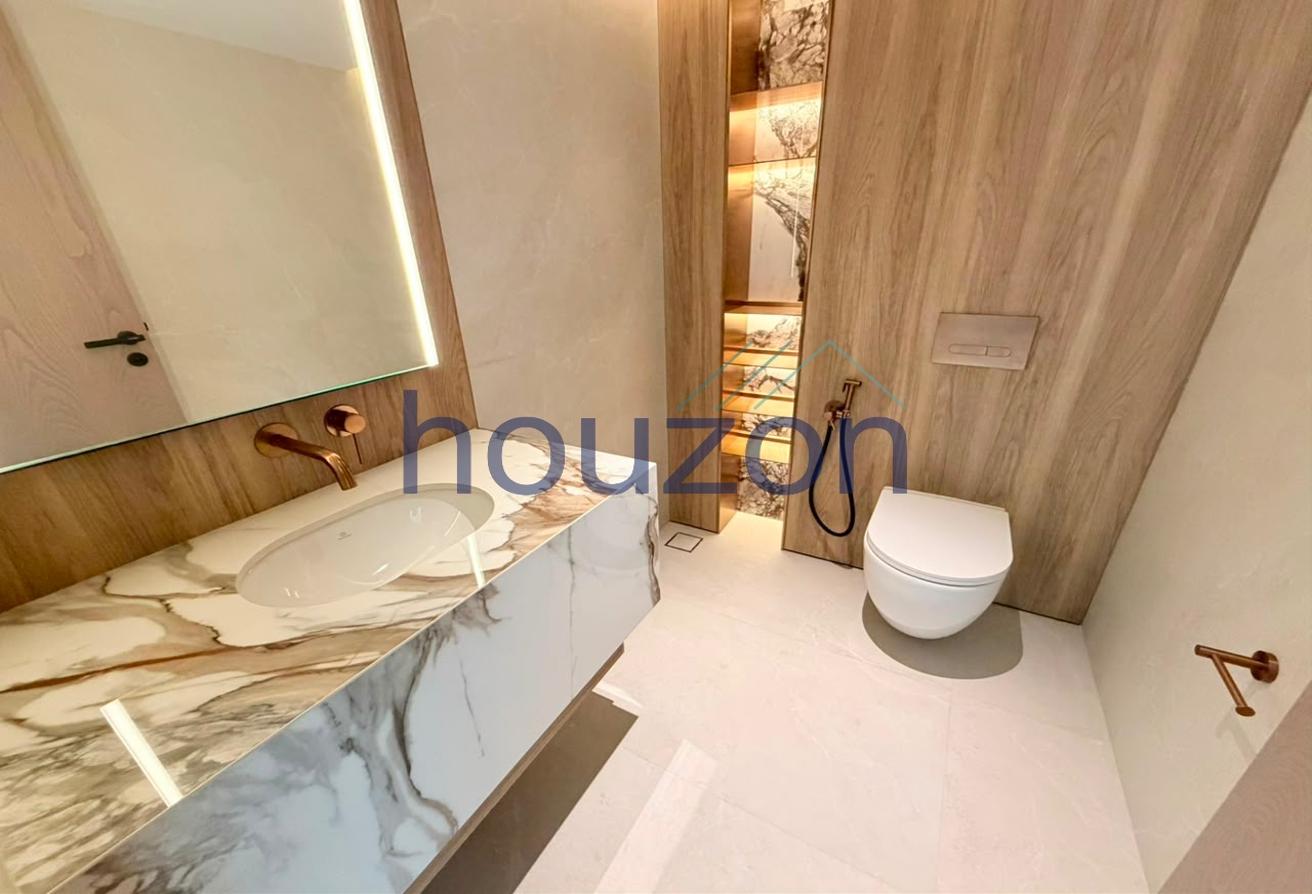 Upgraded Duplex 3BR+M/R Penthouse | Iconic Views photo 26