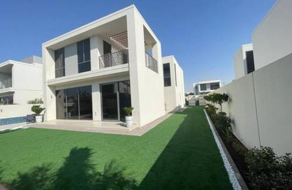 Villa - 4 Bedrooms - 5 Bathrooms for rent in Dubai Land - Dubai