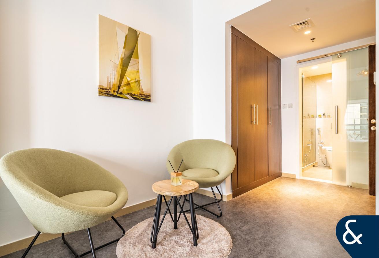 1 bedroom | Furnished | balcony photo 4