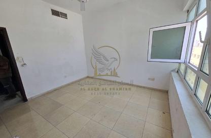 Apartment - 1 - 2 for rent in Al Qulaya'ah - Al Sharq - Sharjah Apartment - 1 - 2 for rent in Al Qulaya'ah - Al Sharq - Sharjah