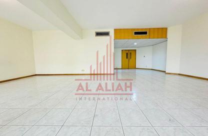 شقة - 3 غرف نوم - 5 حمامات للايجار في شارع حمدان - أبوظبي شقة - 3 غرف نوم - 5 حمامات للايجار في شارع حمدان - أبوظبي