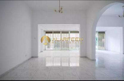 Villa - 4 Bedrooms - 4 Bathrooms for rent in Jumeirah 1 Villas - Jumeirah 1 - Jumeirah - Dubai
