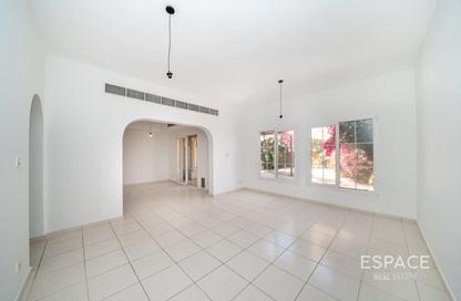 Villa - 3 Bedrooms - 4 Bathrooms for rent in Springs 15 - The Springs - Dubai