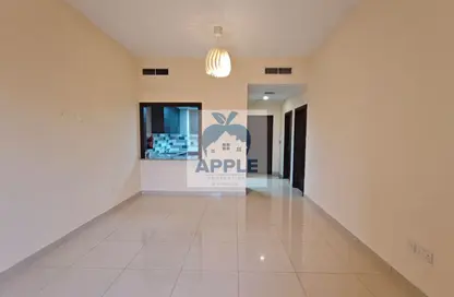 شقة - غرفة نوم - 2 حمامات للايجار في شقق حديقة الزاهية - الزاهية - تجارية مويلح - الشارقة