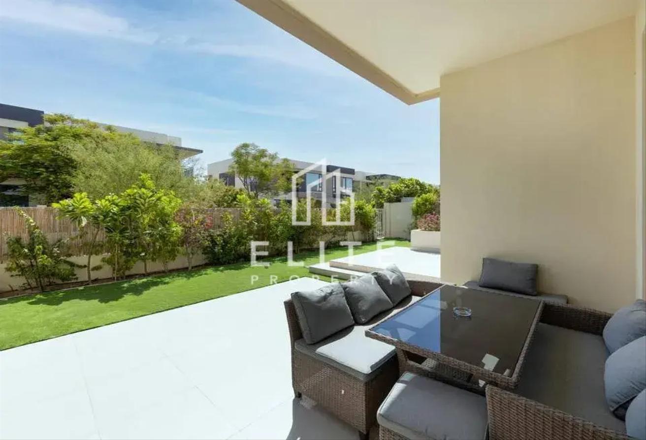 CLOSE TO POOL | GREENBELT | LANDSCAPED photo 11