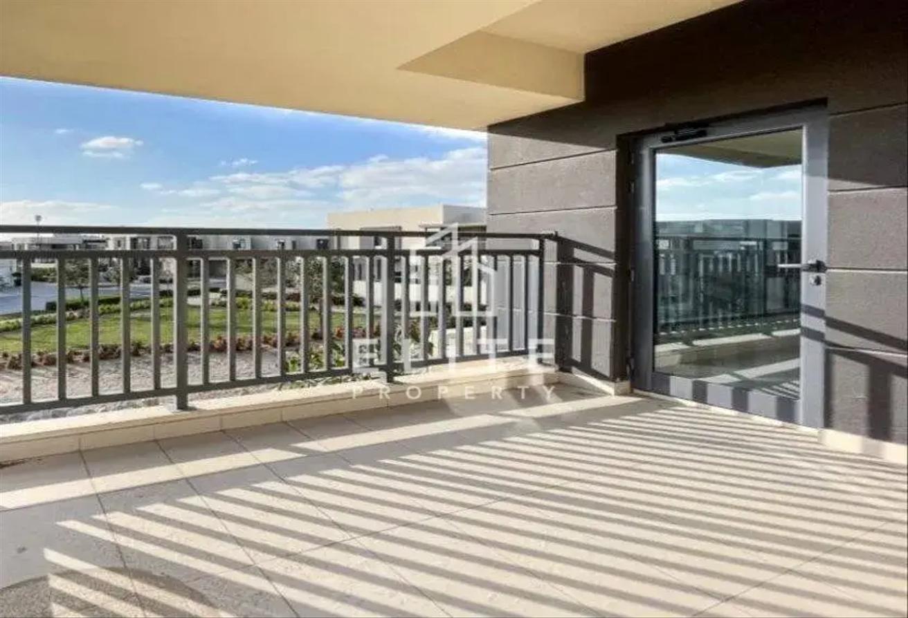 CLOSE TO POOL | GREENBELT | LANDSCAPED photo 4
