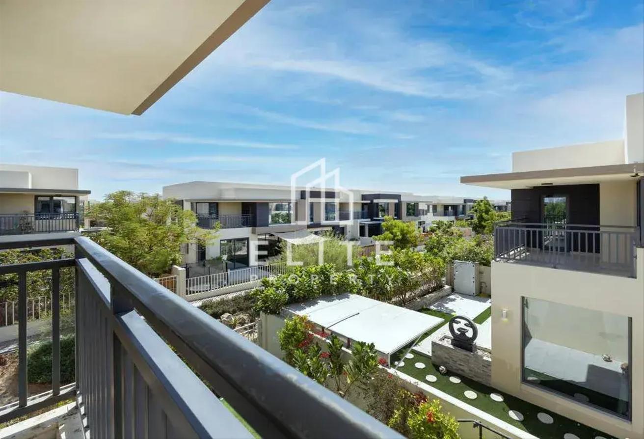 CLOSE TO POOL | GREENBELT | LANDSCAPED photo 5