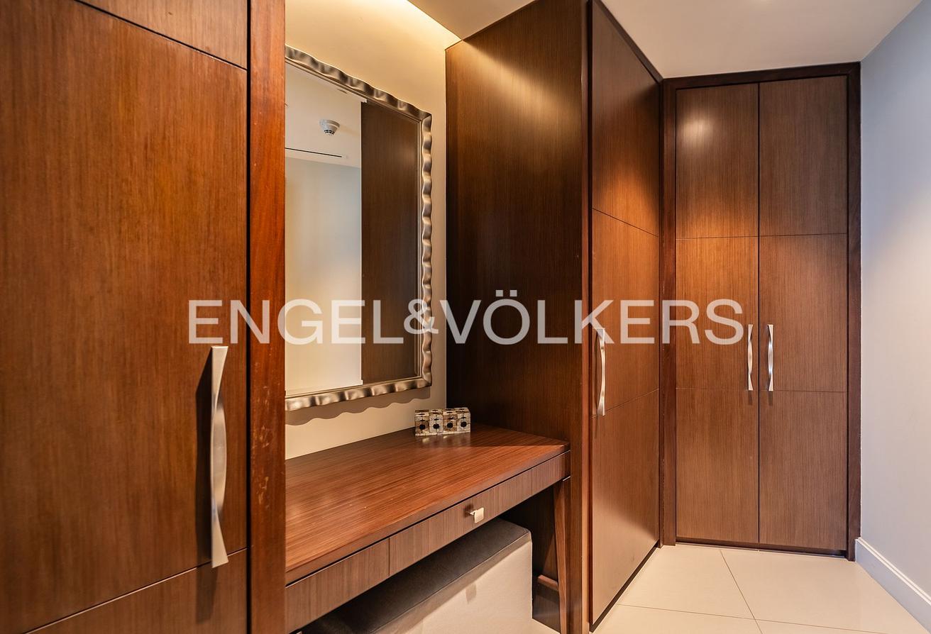 Burj Khalifa View | Luxurious | Dubai Mall Access photo 25
