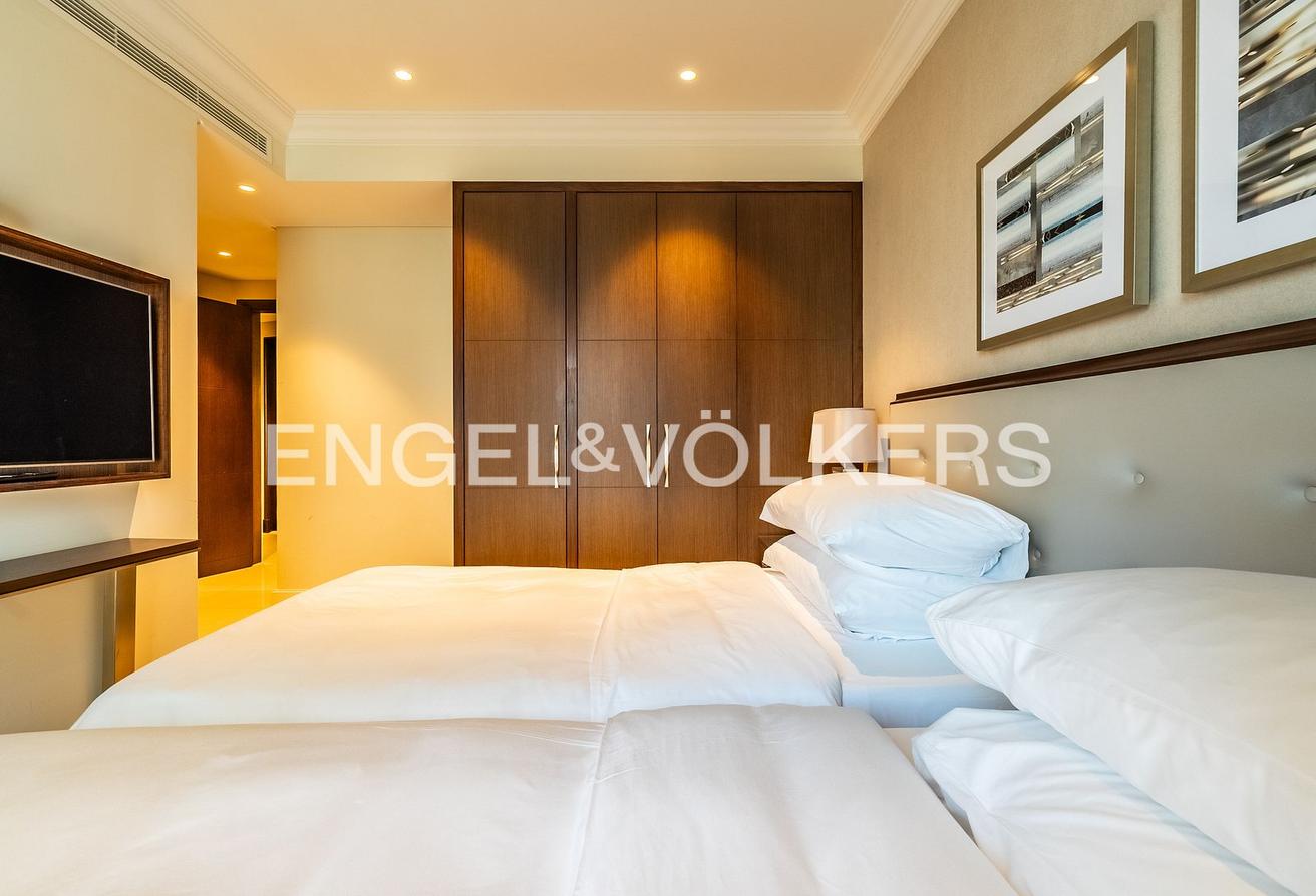 Burj Khalifa View | Luxurious | Dubai Mall Access photo 26