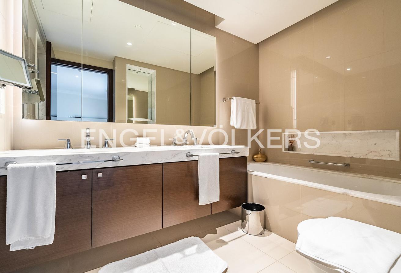 Burj Khalifa View | Luxurious | Dubai Mall Access photo 19