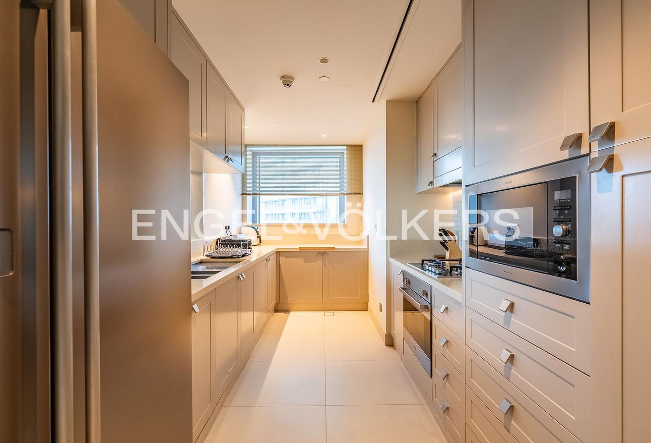 Burj Khalifa View | Luxurious | Dubai Mall Access photo 9