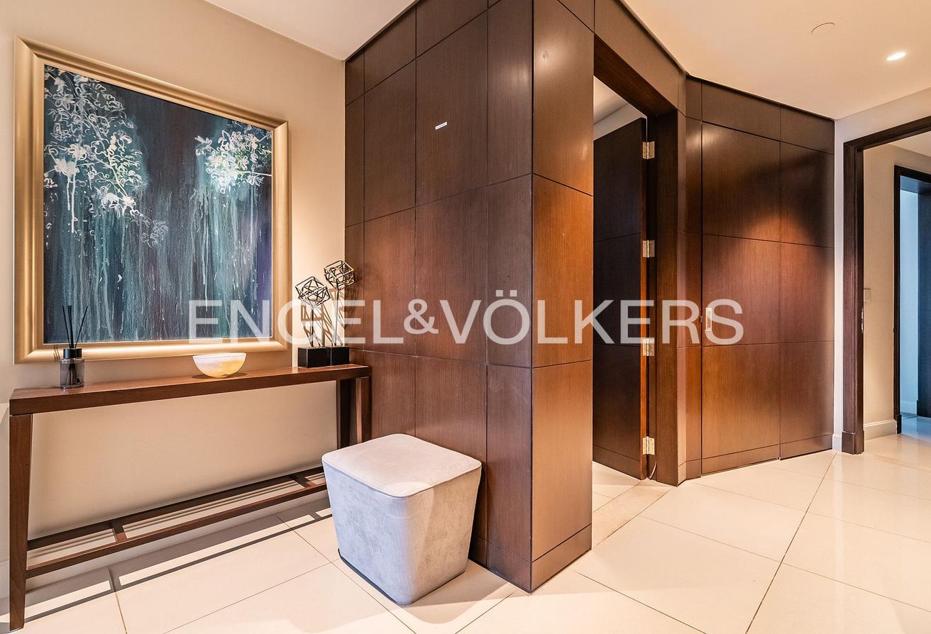 Burj Khalifa View | Luxurious | Dubai Mall Access photo 24