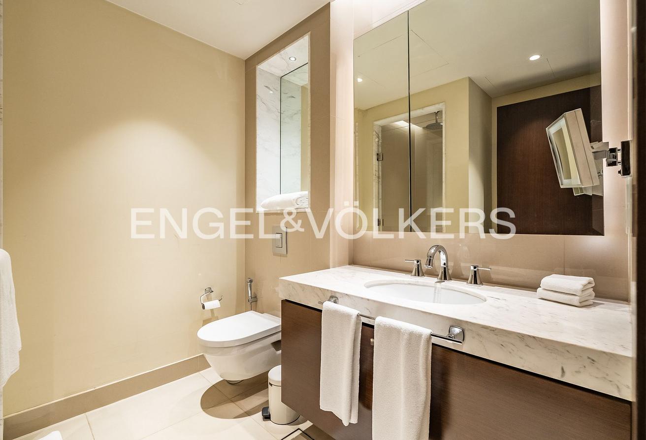 Burj Khalifa View | Luxurious | Dubai Mall Access photo 30