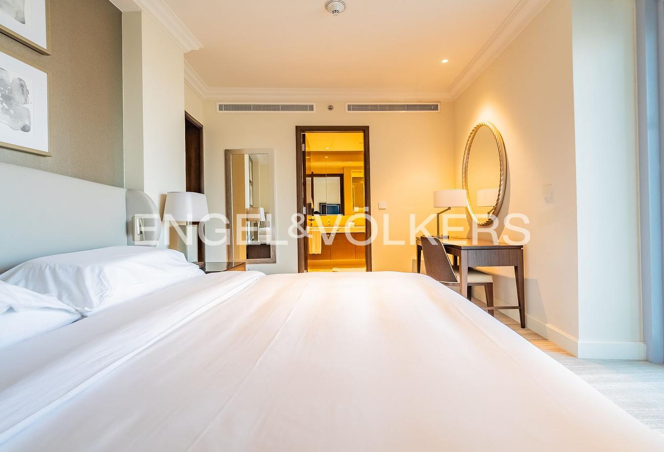 Burj Khalifa View | Luxurious | Dubai Mall Access photo 17