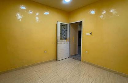 Villa - 5 - 4 for rent in Downtown Fujairah - Fujairah