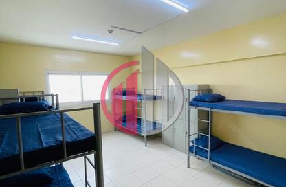 سكن عمال - استوديو - 8 حمامات للايجار في م-40 - مصفح الصناعية - مصفح - أبوظبي سكن عمال - استوديو - 8 حمامات للايجار في م-40 - مصفح الصناعية - مصفح - أبوظبي