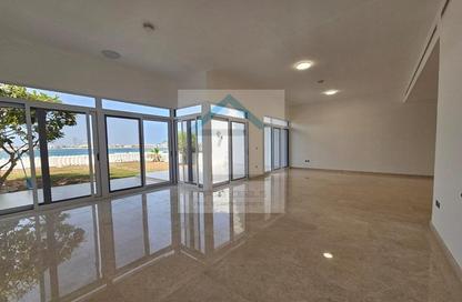 Villa - 5 Bedrooms - 6 Bathrooms for rent in Palma Residences - Palm Jumeirah - Dubai