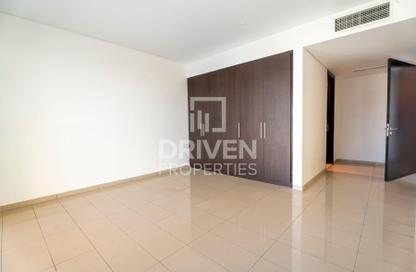 Apartment - 1 Bedroom - 2 Bathrooms for rent in RAK Tower - Marina Square - Al Reem Island - Abu Dhabi