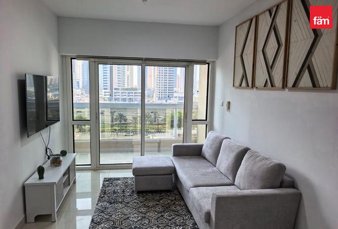 Fully Furnished| Well Priced|Spacious Layout photo 2