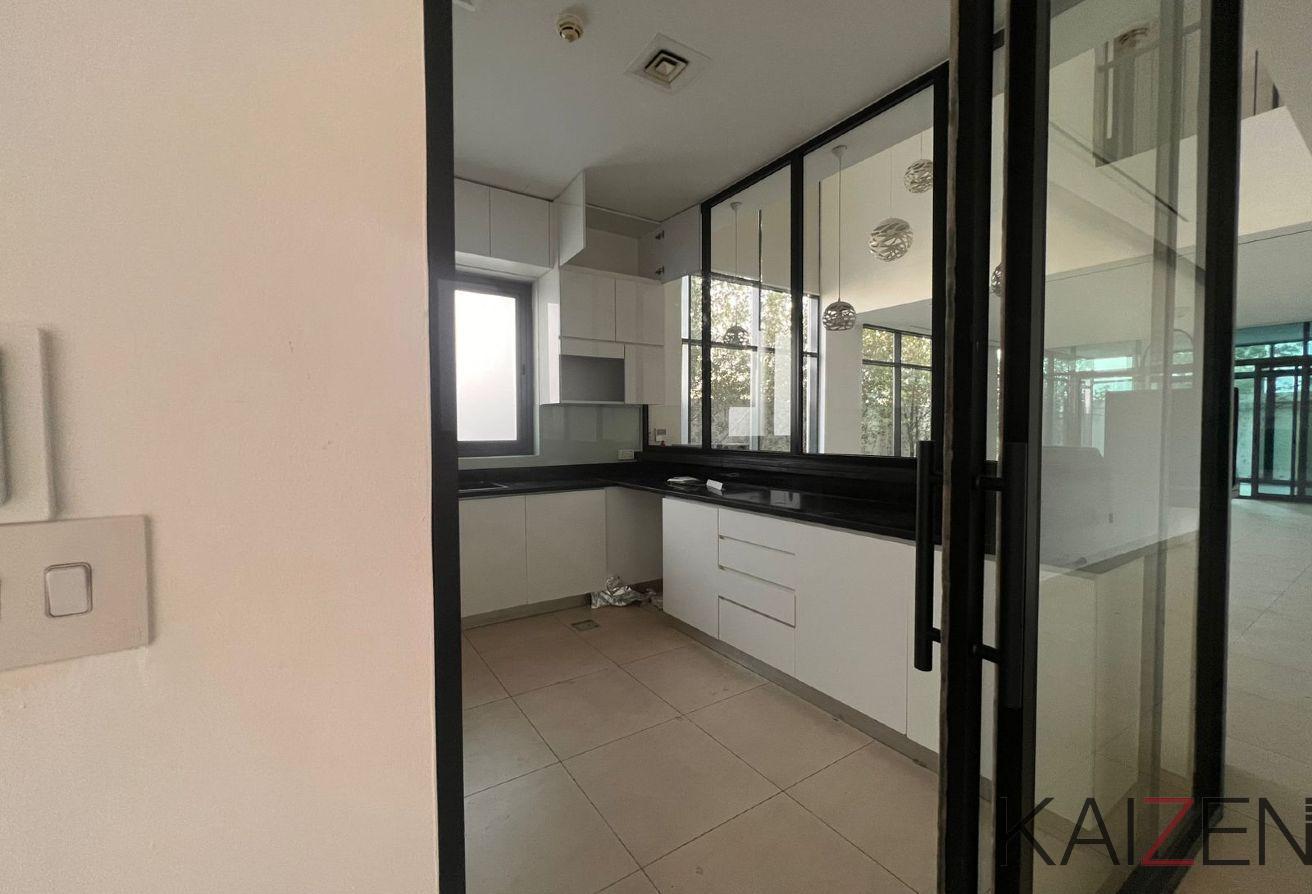 Premium 5BHK Villa | Maids Room | Prime Location photo 3