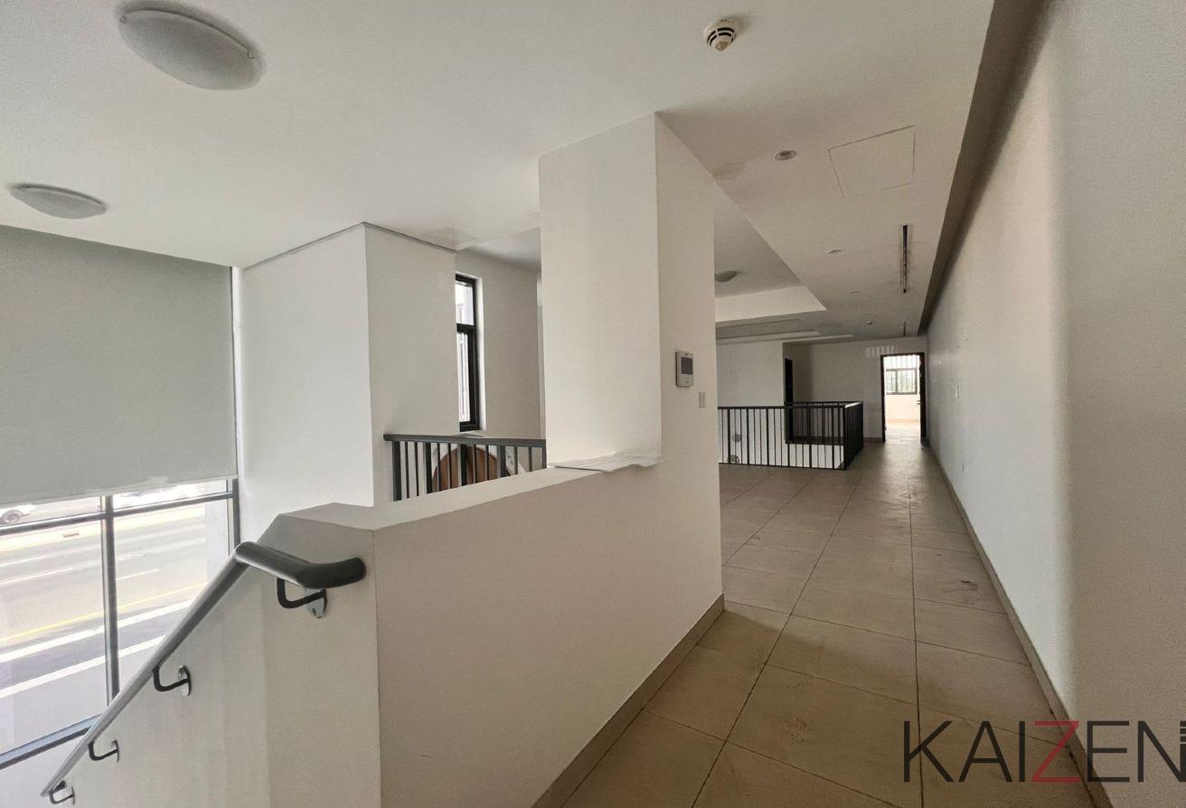 Premium 5BHK Villa | Maids Room | Prime Location photo 5