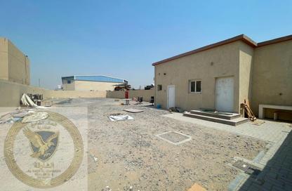 Warehouse - Studio - 2 Bathrooms for rent in Al Sajaa S - Al Sajaa - Sharjah