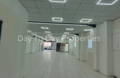 مستودع - استوديو - 2 حمامات للايجار في القوز - دبي