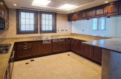 Villa - 4 Bedrooms - 5 Bathrooms for rent in District 4 - Jumeirah Park - Dubai