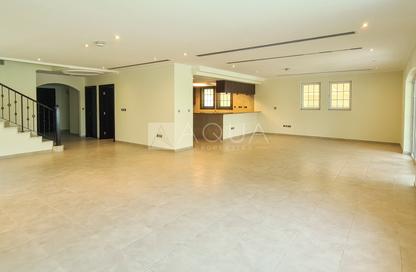 Villa - 4 Bedrooms - 5 Bathrooms for rent in District 4 - Jumeirah Park - Dubai