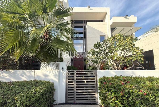 Furnished or Unfurnished | Upgraded | Corner Villa — photo 3