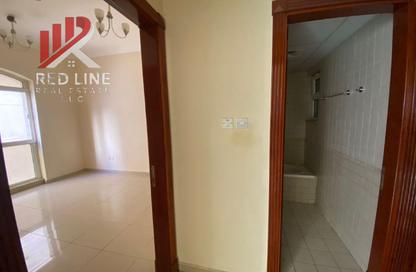 Apartment - 2 Bedrooms - 1 Bathroom for rent in Al Qulaya'ah - Al Sharq - Sharjah