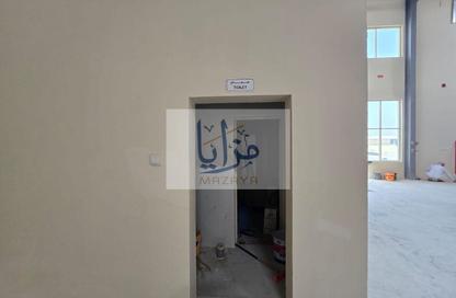 مستودع - استوديو - 8 حمامات للايجار في أم الثعوب - أم القيوين