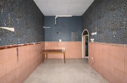 Villa - 2 - 3 for rent in Al Sabkha - Al Riqqa - Sharjah